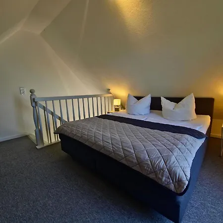 Fischstuebchen Neeberg 1 - Hase Und Fuchs Nyaraló Krummin